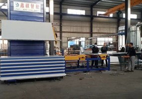 Automatic turning palletizer for container tile